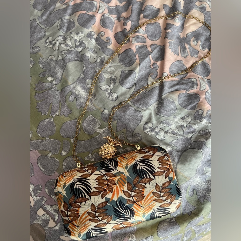 Vintage Pineapple Clutch w/ Gold Chain - Picture 5 of 5